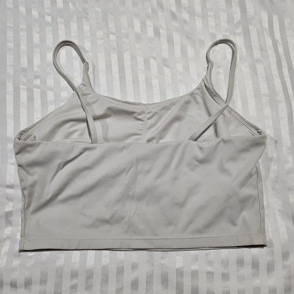 Stylish Black and White Women's Crop Tops - Picture 6 of 8